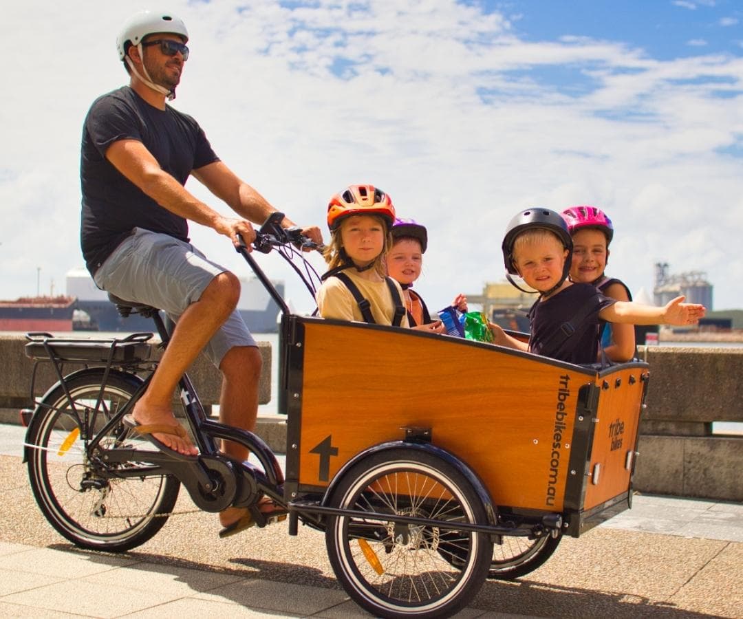 4 kids in front of cargo bike