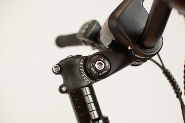 The height-adjustable stem on a Tribe Evamos Longtail