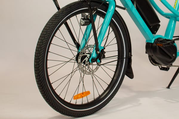 A puncture-resistant Kenda balloon tyre on a Tribe Evamos Longtail